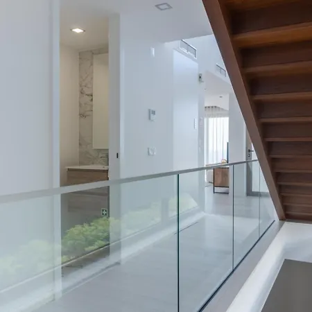 Peralta - Stunning With Private Pool 03 *